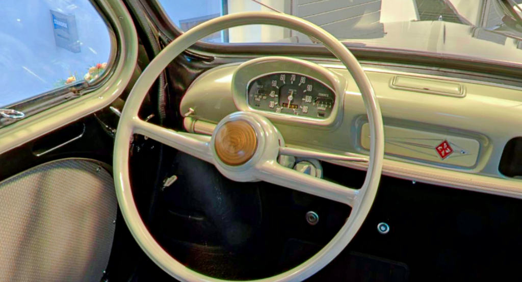 Renault 4CV dashboard