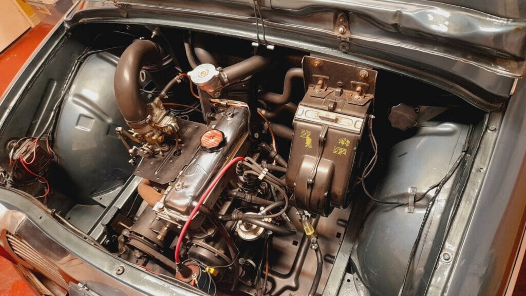 Renault Dauphine Gordini. : Motor