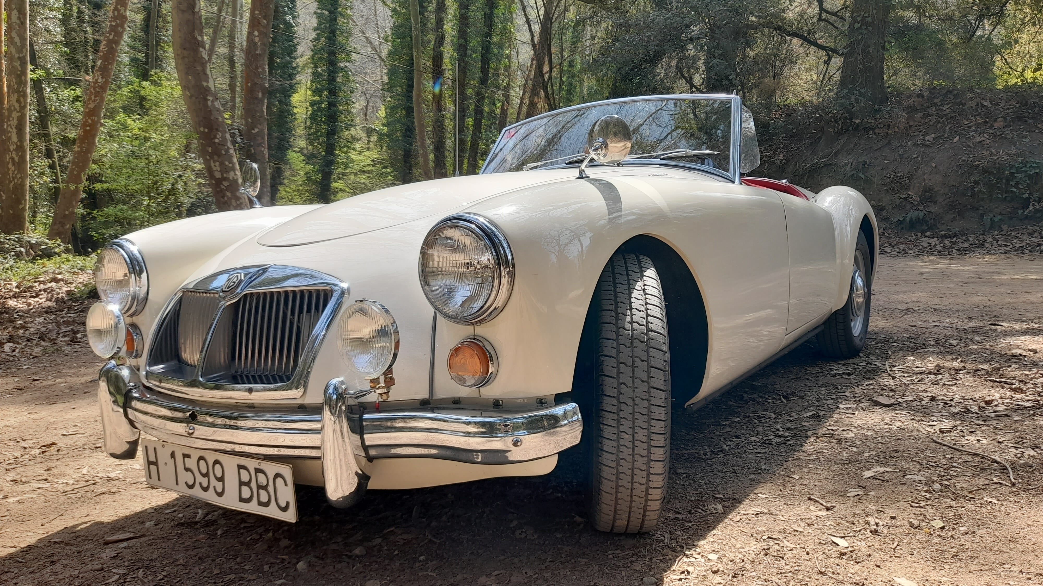 MGA Roadster 1961 Barcelona Maresme. Alquiler coches clásicos descapotables MG Barcelona