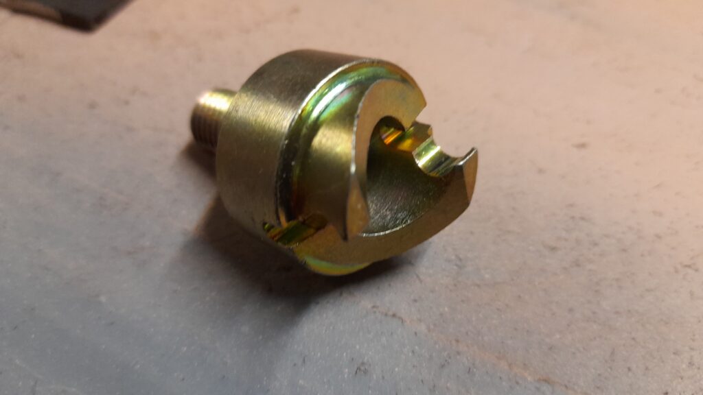 Remove crankshaft pulley bolt on Renault Dauphine-Gordini-Ondine-4/4-4CV