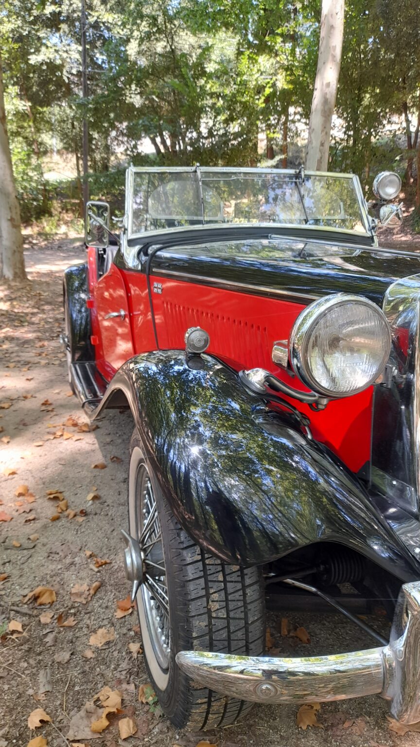 MG TD Roadster 1950 Barcelona Maresme. Classic convertible car rental Barcelona