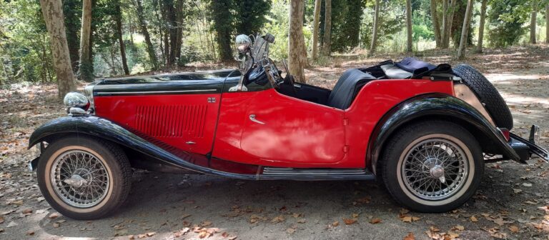 MG TD Roadster 1950 Barcelona Maresme. Classic convertible car rental Barcelona